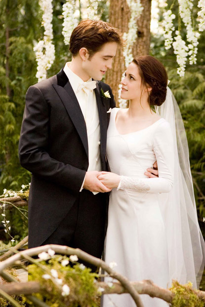 Twilight-Breaking-Dawn---Carolina-Herrera-Wedding-Dress-(2)